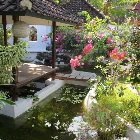 La Casa Homestay Senggigi Buitenkant foto