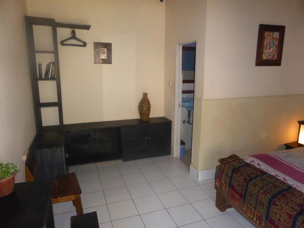 La Casa Homestay Senggigi Buitenkant foto