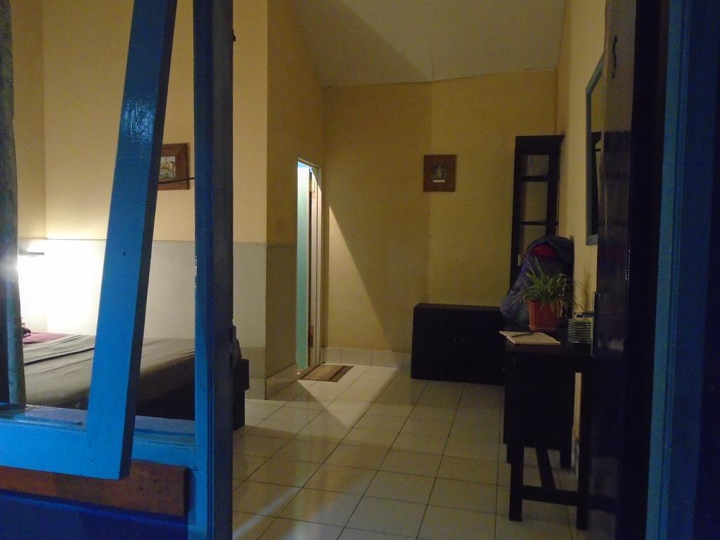 La Casa Homestay Senggigi Buitenkant foto