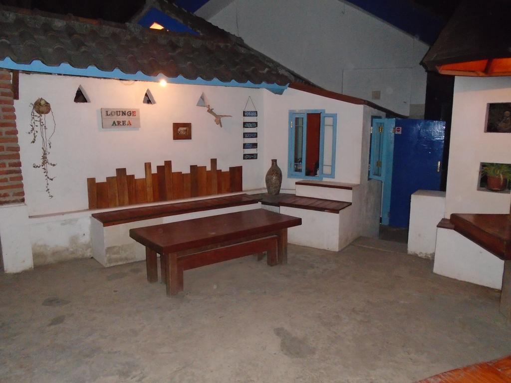 La Casa Homestay Senggigi Buitenkant foto