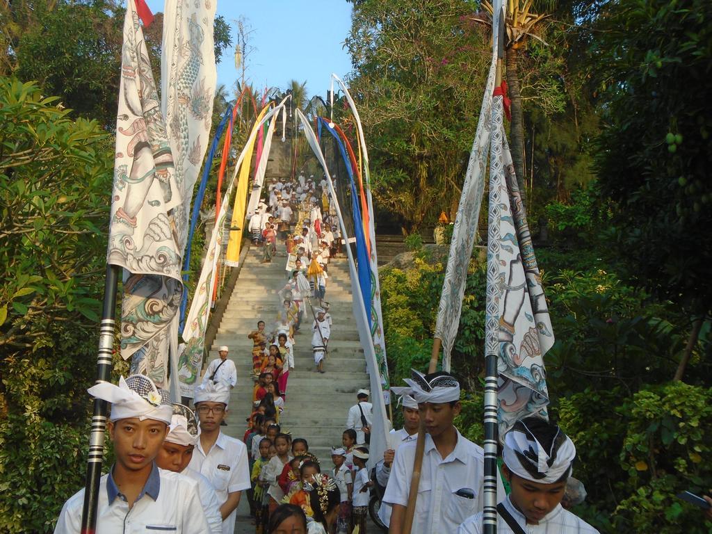 La Casa Homestay Senggigi Buitenkant foto