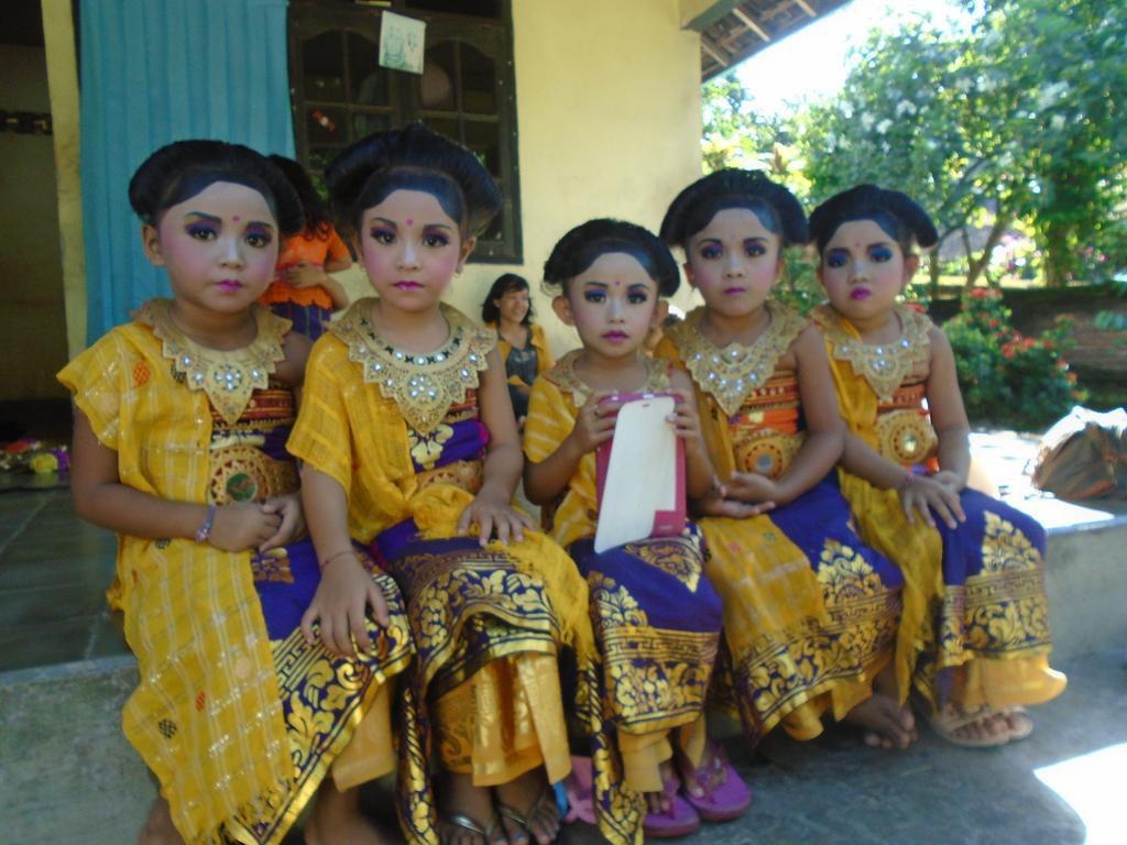 La Casa Homestay Senggigi Buitenkant foto