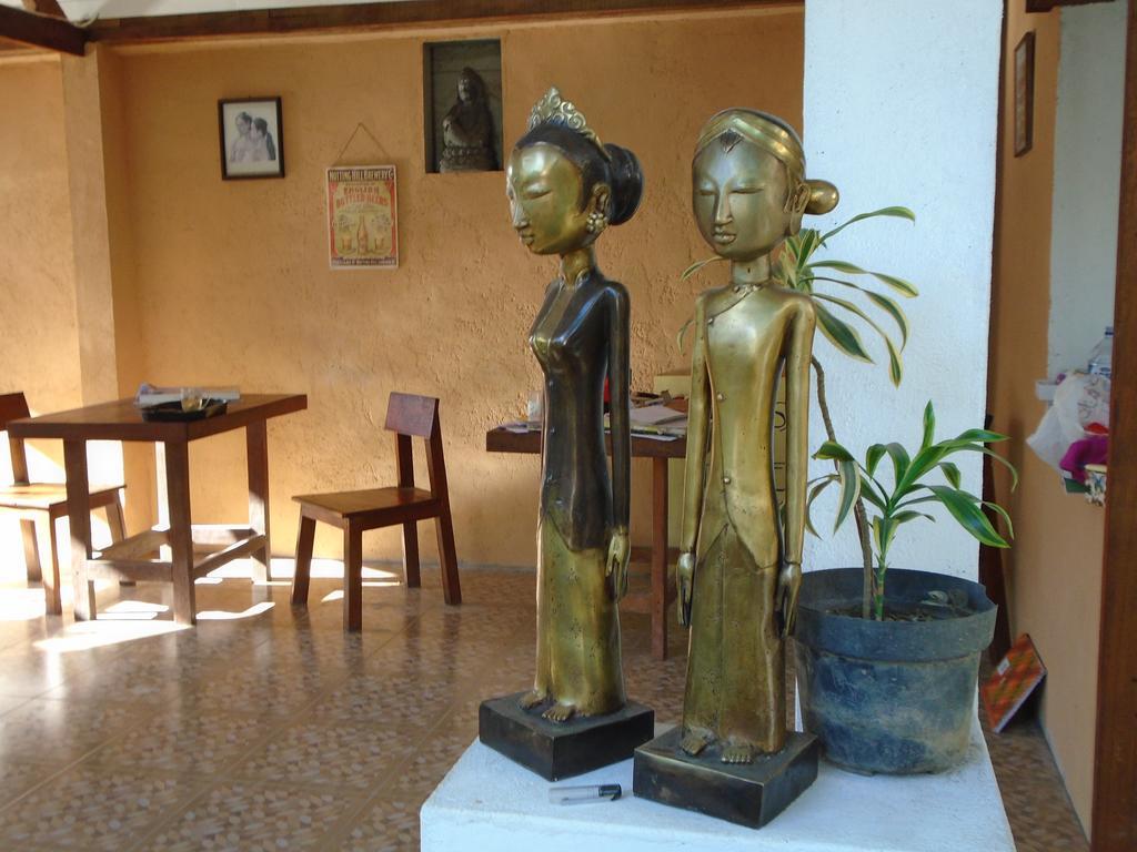 La Casa Homestay Senggigi Buitenkant foto
