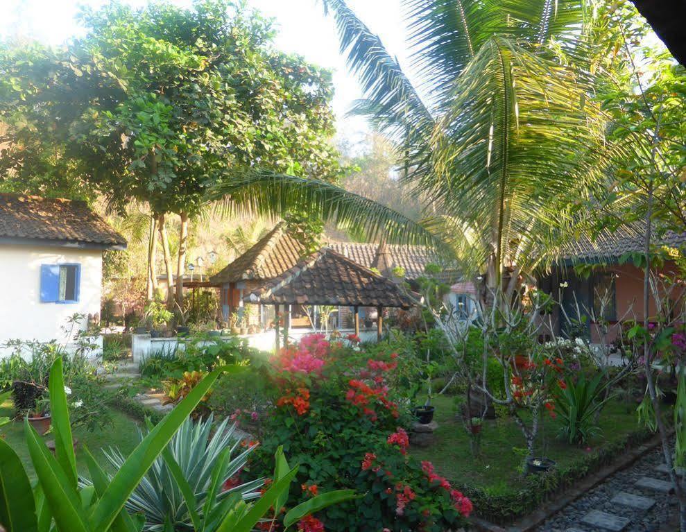 La Casa Homestay Senggigi Buitenkant foto