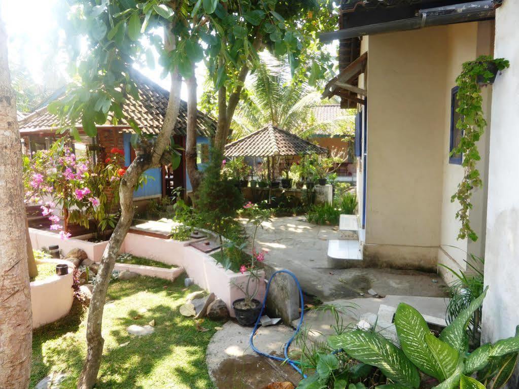 La Casa Homestay Senggigi Buitenkant foto