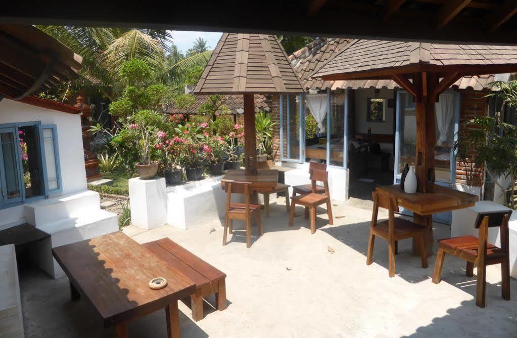 La Casa Homestay Senggigi Buitenkant foto