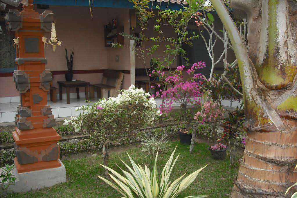 La Casa Homestay Senggigi Buitenkant foto