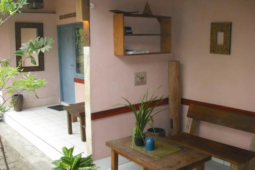La Casa Homestay Senggigi Buitenkant foto