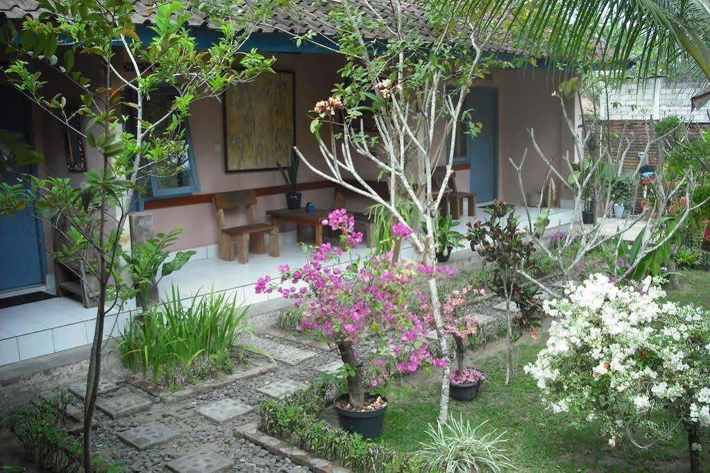 La Casa Homestay Senggigi Buitenkant foto