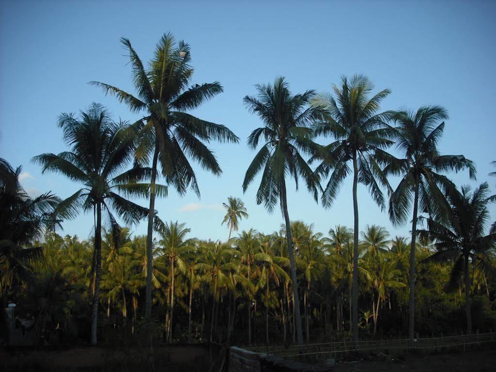 La Casa Homestay Senggigi Buitenkant foto