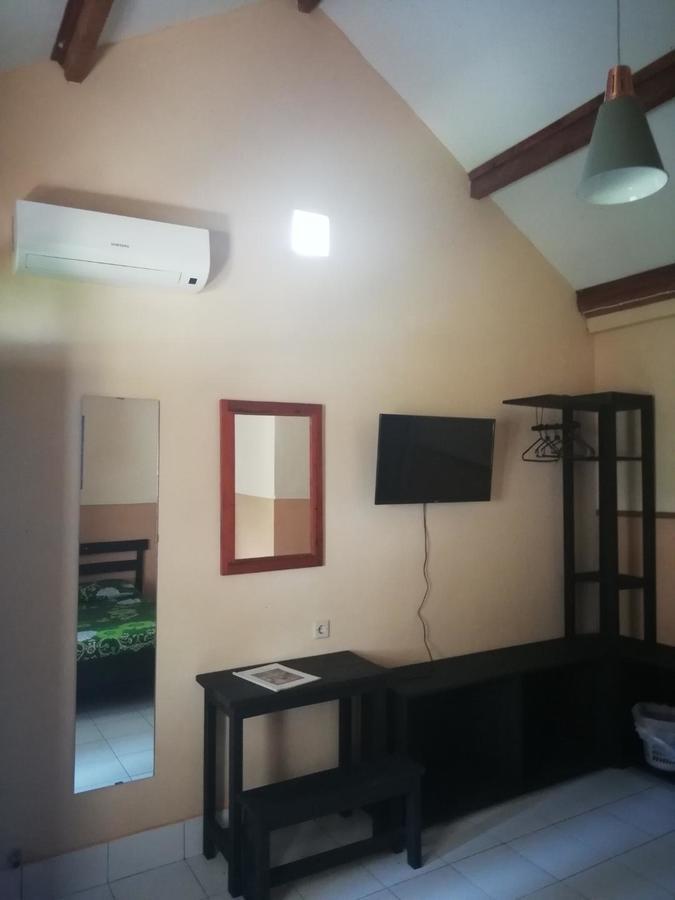La Casa Homestay Senggigi Buitenkant foto