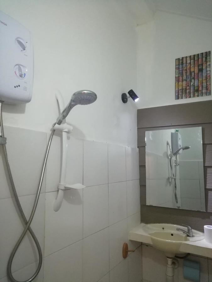 La Casa Homestay Senggigi Buitenkant foto