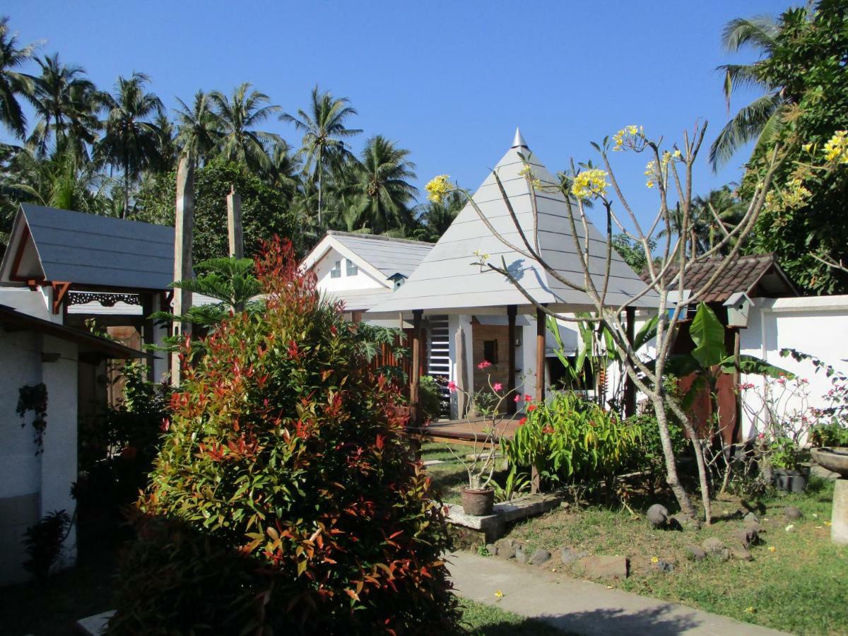 La Casa Homestay Senggigi Buitenkant foto