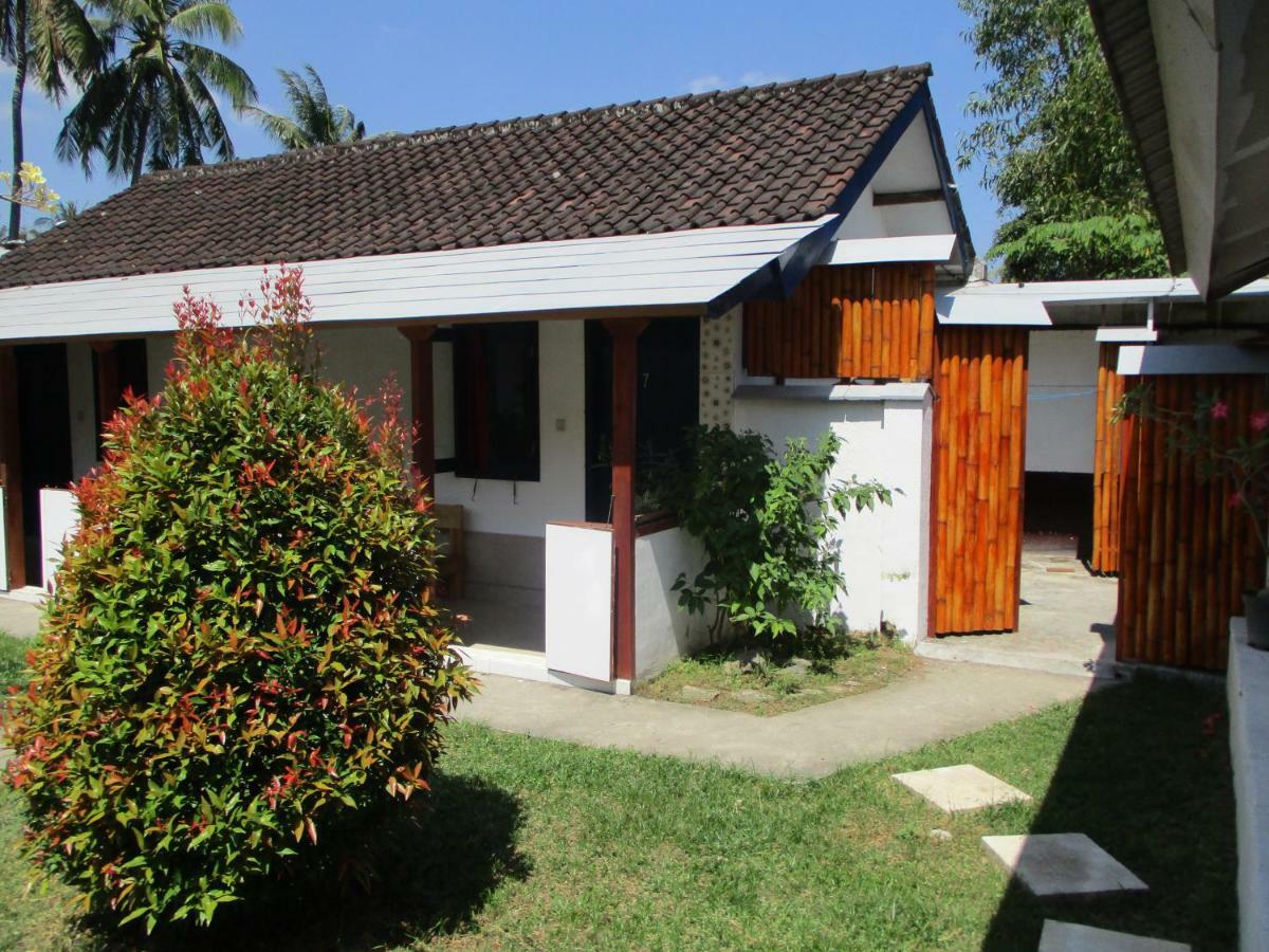 La Casa Homestay Senggigi Buitenkant foto