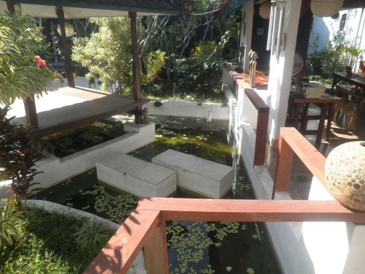 La Casa Homestay Senggigi Buitenkant foto