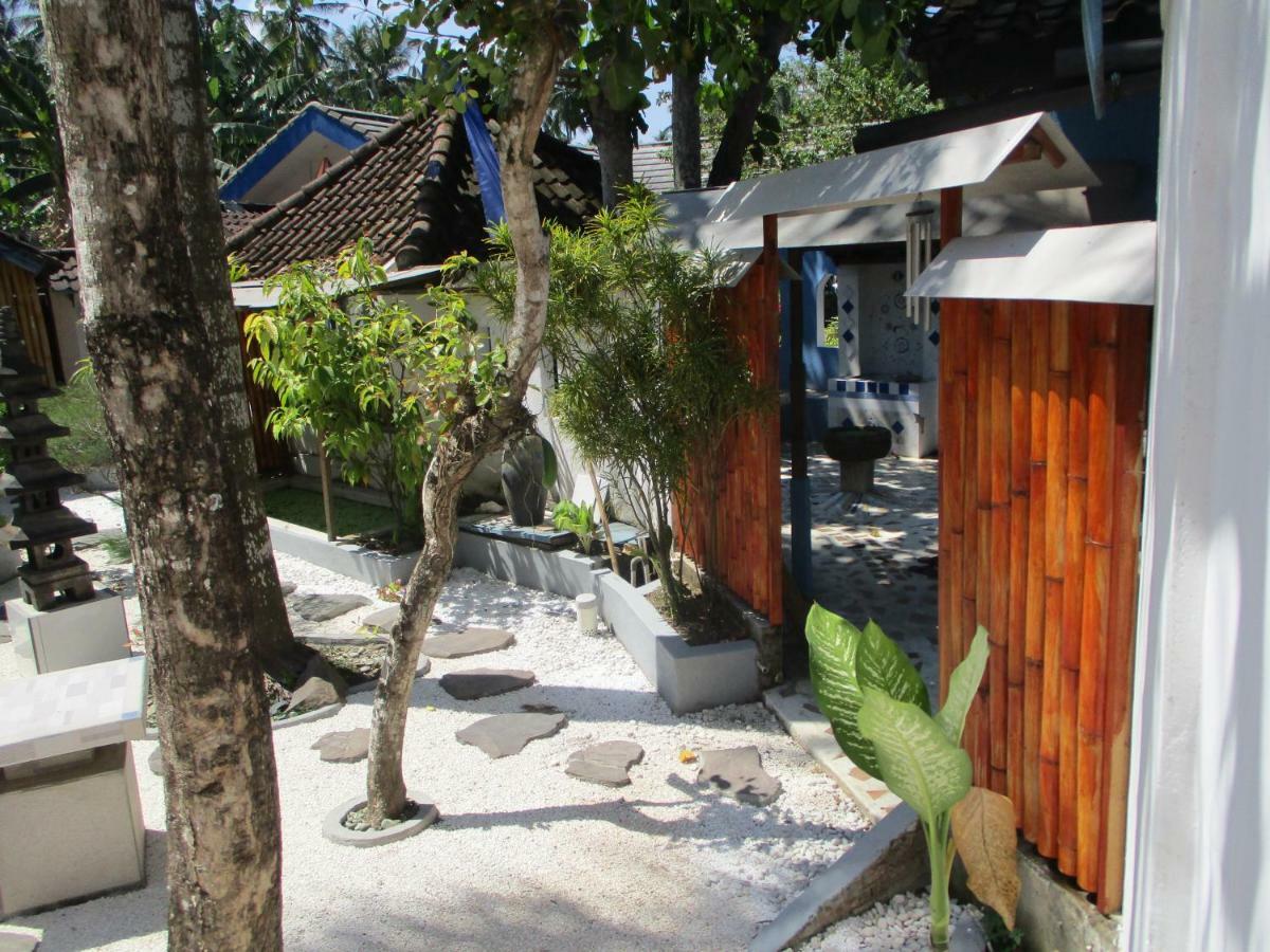 La Casa Homestay Senggigi Buitenkant foto