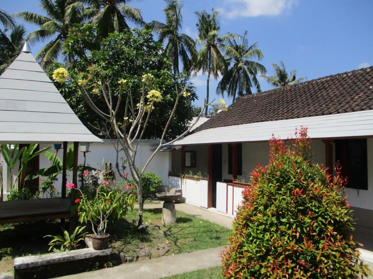 La Casa Homestay Senggigi Buitenkant foto