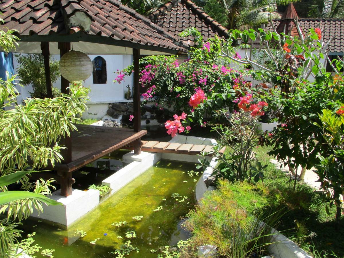 La Casa Homestay Senggigi Buitenkant foto